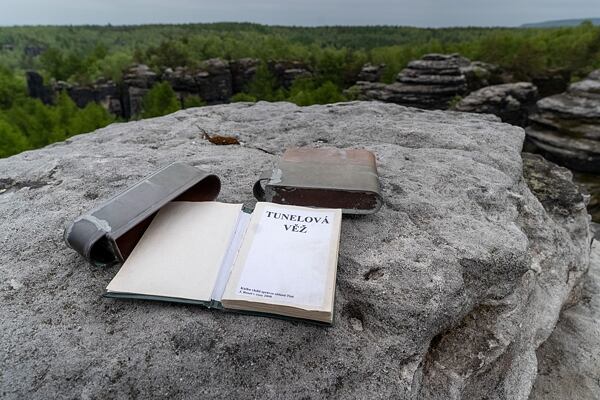 Vrcholová kniha lezecké cesty Citová investice ve Velkých Tiských stěnách na Tunelové věži